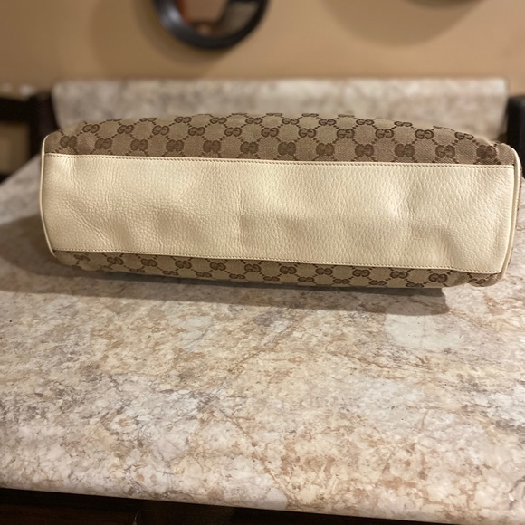 GUCCI Signature Monogrammed GG Hobo Shoulder Bag - Picture 6 of 9